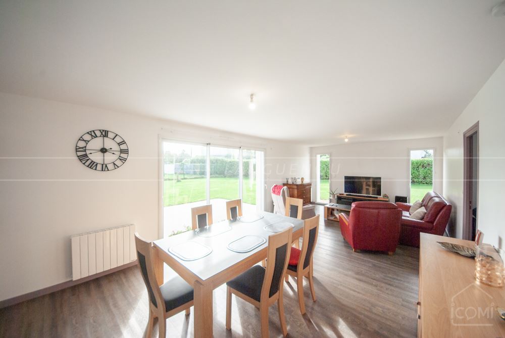 MAISON 132 M² - 2012 - PIECE DE VIE 41 M² - 4 CHAMBRES - TERRAIN 900M² - GARAGE - AU CALME photo 2