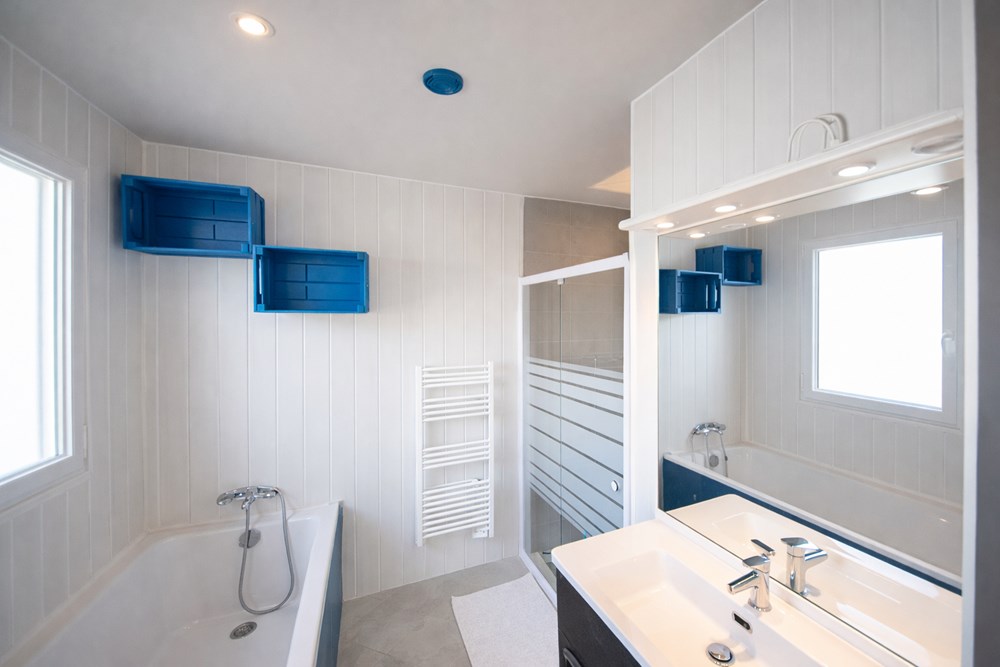 MAISON 132 M² - 2012 - PIECE DE VIE 41 M² - 4 CHAMBRES - TERRAIN 900M² - GARAGE - AU CALME photo 4