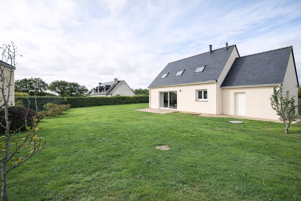 MAISON 132 M² - 2012 - PIECE DE VIE 41 M² - 4 CHAMBRES - TERRAIN 900M² - GARAGE - AU CALME photo 5