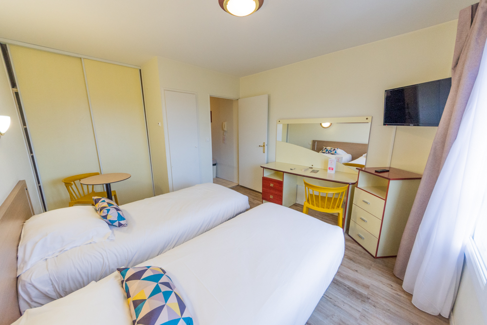 APPARTEMENT T1 21M² AVEC KITCHINETTE ET SALLE D'EAU AU DERNIER ETAGE AVEC ASCENSEUR photo 2