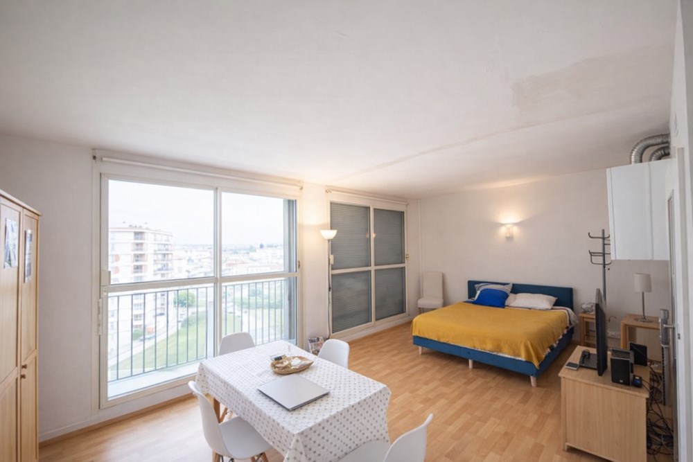 APPARTEMENT STUDIO - IDEAL PIED A TERRE OU LOCATIF - ASCENSEUR - BALCON - STATIONNEMENT - RARE photo 2