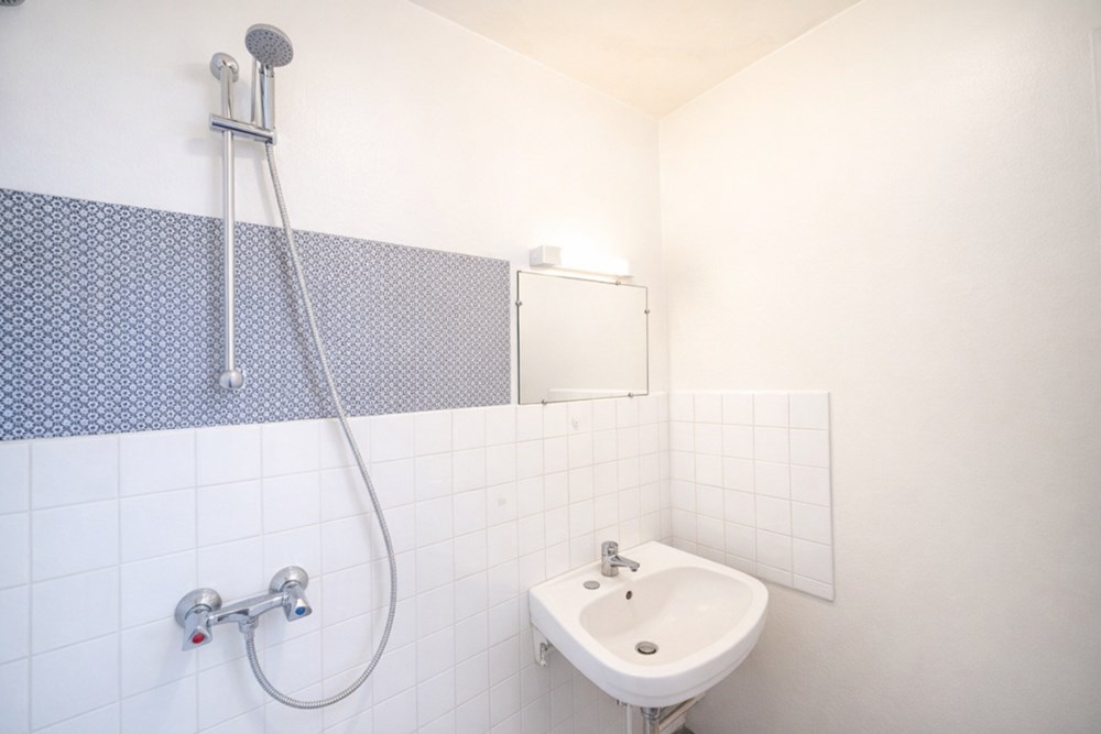 APPARTEMENT STUDIO - IDEAL PIED A TERRE OU LOCATIF - ASCENSEUR - BALCON - STATIONNEMENT - RARE photo 5