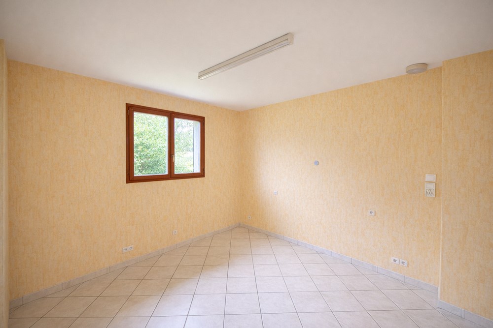 MAISON - 4 CHAMBRES - NON MITOYEN - JARDIN - GRAND GARAGE - CALME - LUMINEUX - PROCHE ECOLES photo 5