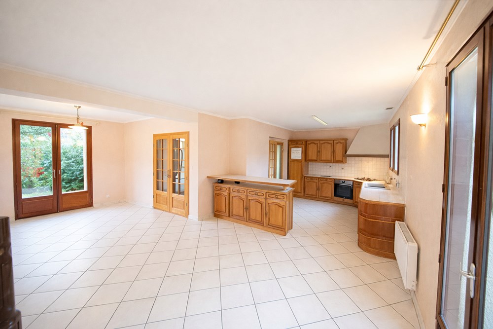 MAISON - 4 CHAMBRES - NON MITOYEN - JARDIN - GRAND GARAGE - CALME - LUMINEUX - PROCHE ECOLES photo 2