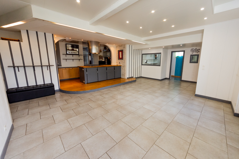 MAISON DE VILLE SPACIEUSE T10 292M² AVEC 7 CHAMBRES - DOUBLE GARAGE - TERRAIN CLOS DE 850M² photo 2