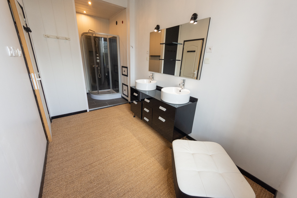 MAISON DE VILLE SPACIEUSE T10 292M² AVEC 7 CHAMBRES - DOUBLE GARAGE - TERRAIN CLOS DE 850M² photo 5