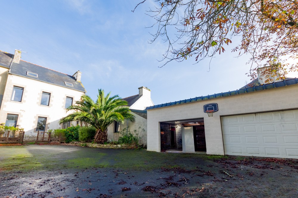 MAISON DE VILLE SPACIEUSE T10 292M² AVEC 7 CHAMBRES - DOUBLE GARAGE - TERRAIN CLOS DE 850M²