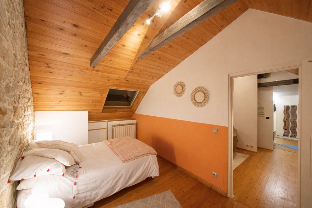 APPARTEMENT DUPLEX T4 - SUPERBE PIECE DE VIE DE 40 M² - 2 BELLES CHAMBRES - DERNIER ETAGE - CHARME - RARE photo 3
