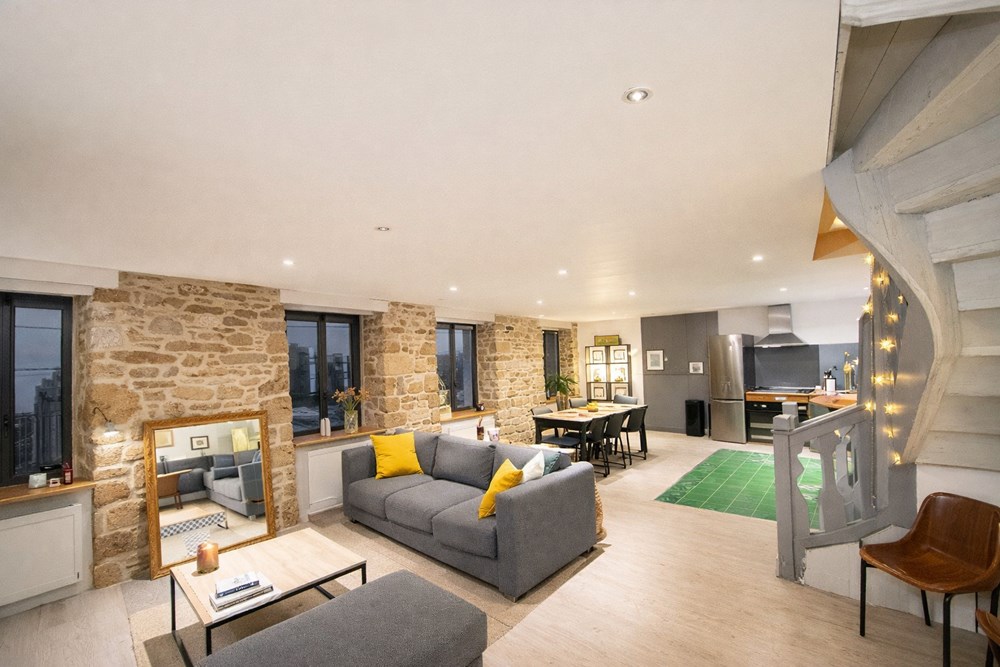 APPARTEMENT DUPLEX T4 - SUPERBE PIECE DE VIE DE 40 M² - 2 BELLES CHAMBRES - DERNIER ETAGE - CHARME - RARE photo 2