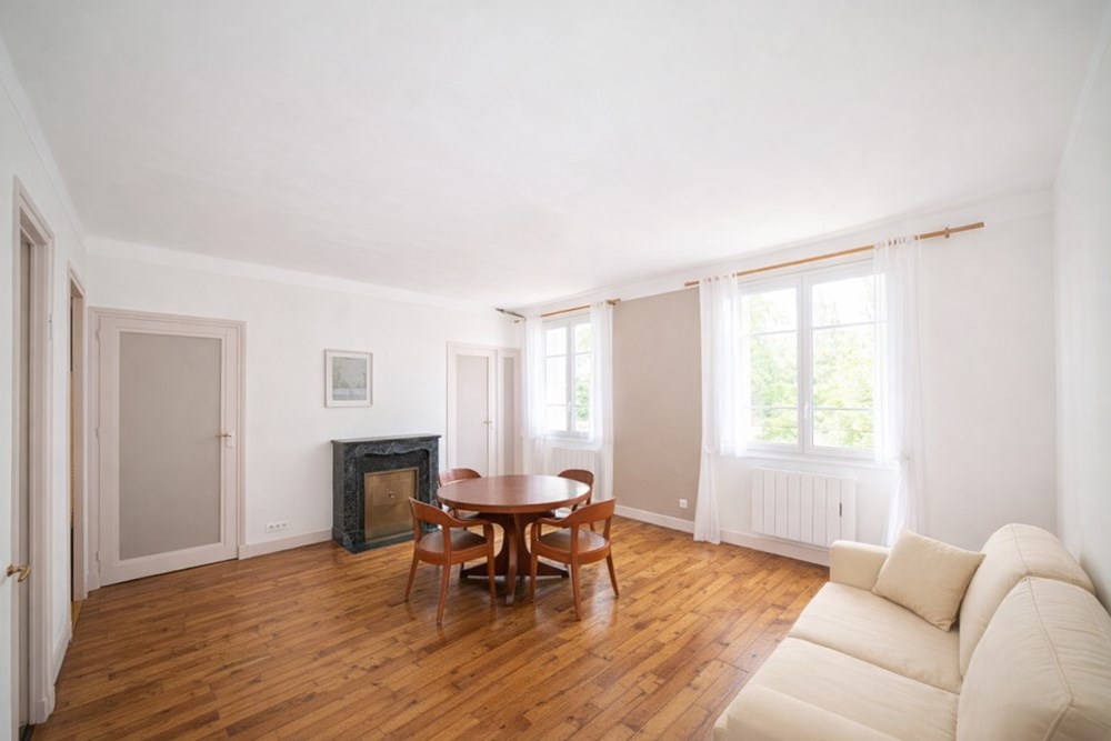 APPARTEMENT - LUMINEUX - SANS VIS A VIS - 2 CHAMBRES - GARAGE - CAVE - DALLE BETON