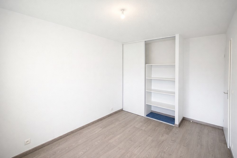 BREST KERINOU- APPARTEMENT T3 DE 64 M²- DEUX CHAMBRES- CALME ET LUMINEUX - RESIDENCE SECURISEE - PLACE DE PARKING photo 4