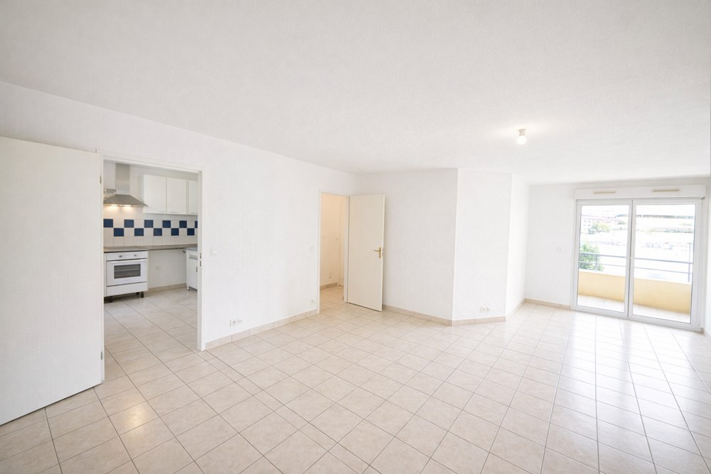 BREST KERINOU- APPARTEMENT T3 DE 64 M²- DEUX CHAMBRES- CALME ET LUMINEUX - RESIDENCE SECURISEE - PLACE DE PARKING photo 2