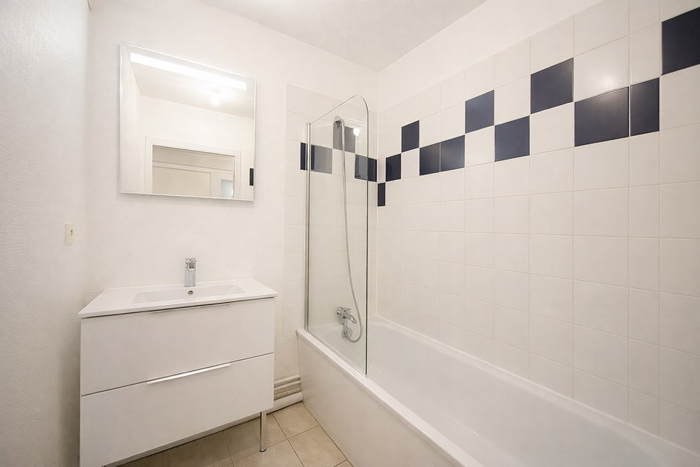 BREST KERINOU- APPARTEMENT T3 DE 64 M²- DEUX CHAMBRES- CALME ET LUMINEUX - RESIDENCE SECURISEE - PLACE DE PARKING photo 5