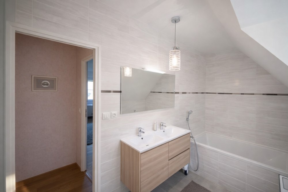 MAISON 105M² - 4 CHAMBRES - QUARTIER RECHERCHE - 3 SALLES DE BAINS - SOUS CAVE - GARAGE photo 5