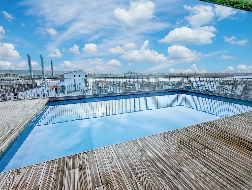 APPARTEMENT T3 DE STANDING AU 6EME ETAGE - TERRASSE - PARKING - ASCENSEUR - PISCINE - RARE