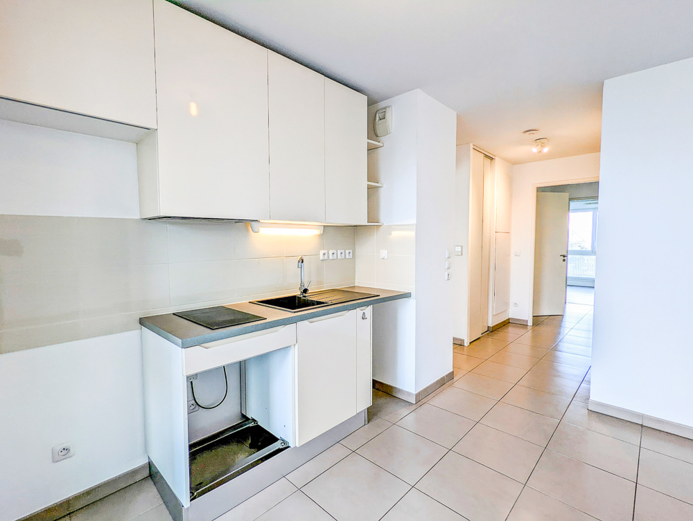 APPARTEMENT T3 DE STANDING AU 6EME ETAGE - TERRASSE - PARKING - ASCENSEUR - PISCINE - RARE photo 5