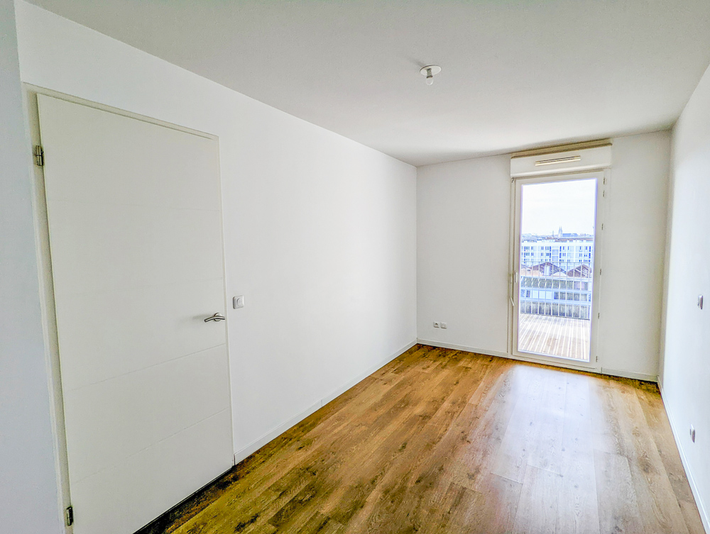 APPARTEMENT T3 DE STANDING AU 6EME ETAGE - TERRASSE - PARKING - ASCENSEUR - PISCINE - RARE photo 4