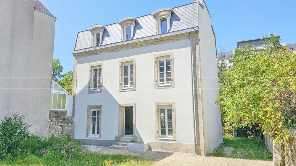 MAISON DE MAITRE T8 DE 160 M² - VUE SUR L'ODET - TERRAIN 400 M² - CHARME - AUTHENTICITE - RARE - COUP DE COEUR photo 3