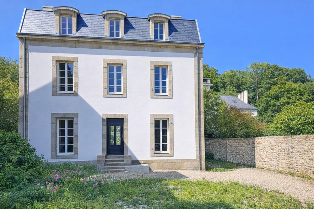 MAISON DE MAITRE T8 DE 160 M² - VUE SUR L'ODET - TERRAIN 400 M² - CHARME - AUTHENTICITE - RARE - COUP DE COEUR