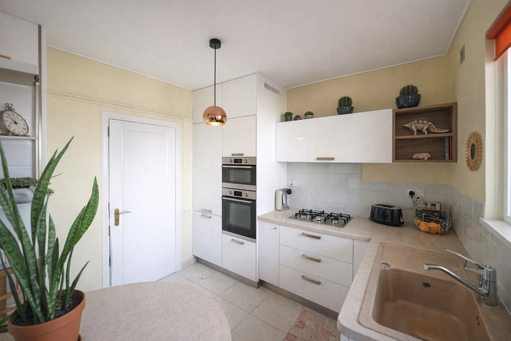 CENTRE VILLE - APPARTEMENT 75 M² - 3 CHAMBRES POSSIBLE - ASCENSEUR - CAVE - GRANDE PIECE DE VIE - GARAGE POSSIBLE - VUE MER - RARE photo 2
