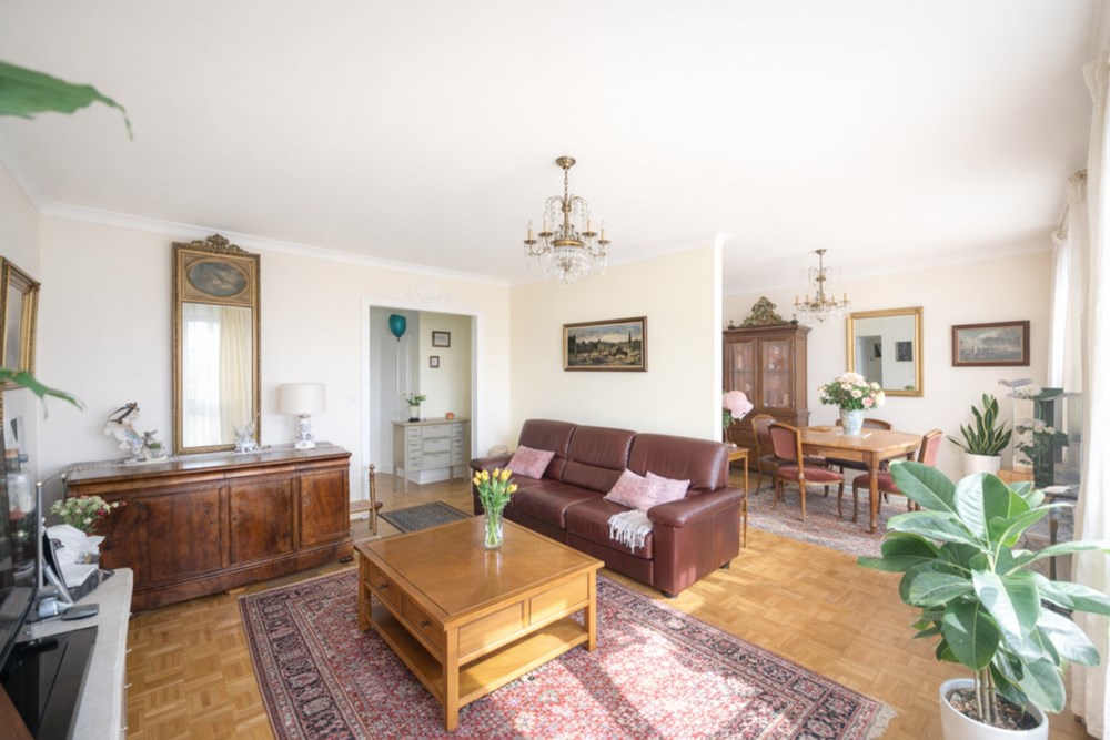 CENTRE VILLE - APPARTEMENT 75 M² - 3 CHAMBRES POSSIBLE - ASCENSEUR - CAVE - GRANDE PIECE DE VIE - GARAGE POSSIBLE - VUE MER - RARE
