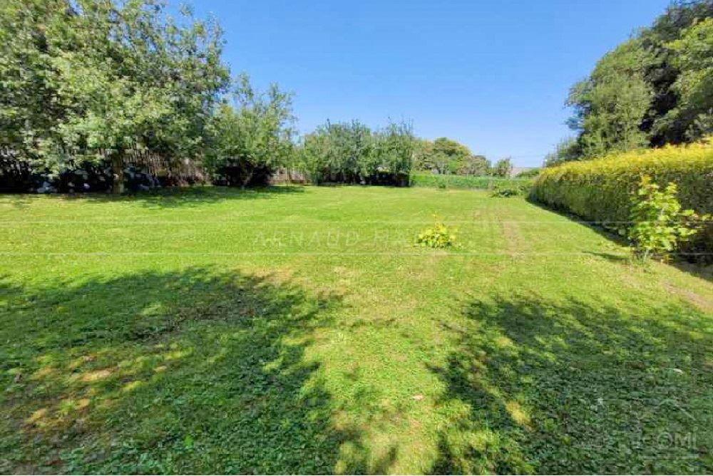 TERRAIN CLOS DE 800 M² - ARBORE - EXPOSE SUD - CALME - RARE photo 2