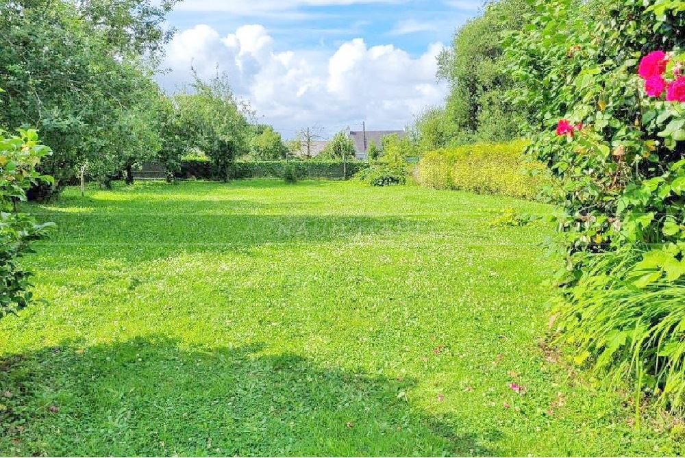 TERRAIN CLOS DE 800 M² - ARBORE - EXPOSE SUD - CALME - RARE