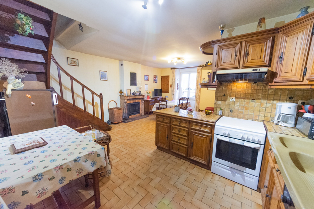 MAISON DE VILLE T4/5 DE 105M² AVEC 3 CHAMBRES POSSIBLE 5 - TERRAIN CLOS 700M² - GARAGE photo 2