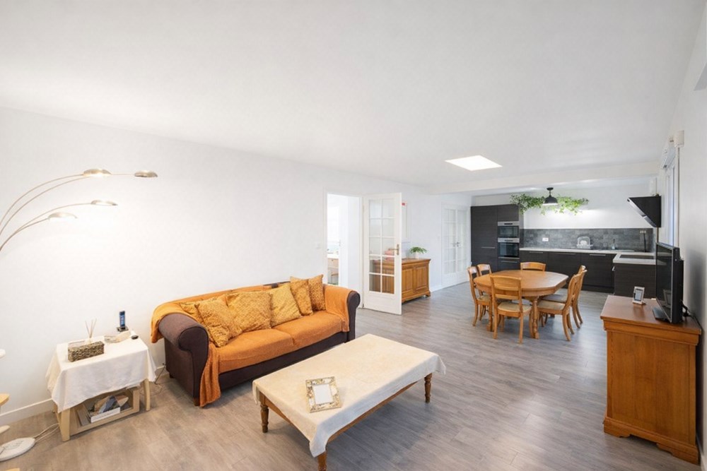 MAISON - 5 CHAMBRES - NON MITOYEN - JARDIN - GRAND SOUS-SOL - VERANDA - PROCHE ECOLES ET COMMERCES photo 2