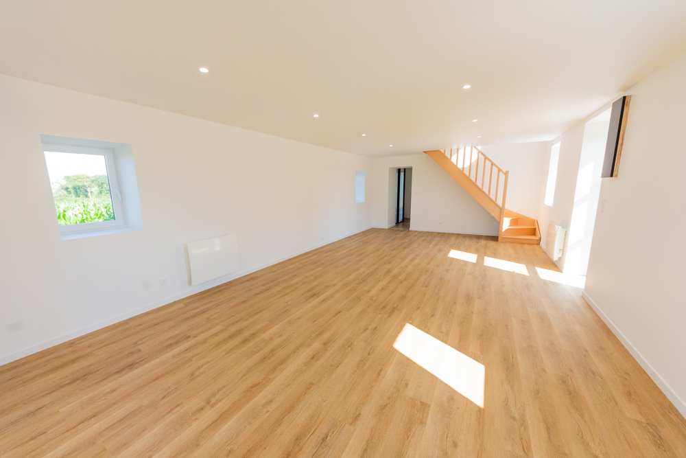 MAISON INDIVIDUELLE ENTIEREMENT RENOVEE 165M² - 4 CHAMBRES - DEPENDANCE 90M² SUR TERRAIN DE 1600M² photo 3
