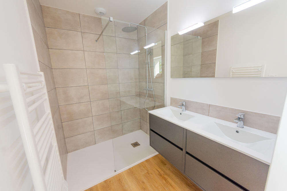 MAISON INDIVIDUELLE ENTIEREMENT RENOVEE 165M² - 4 CHAMBRES - DEPENDANCE 90M² SUR TERRAIN DE 1600M² photo 5