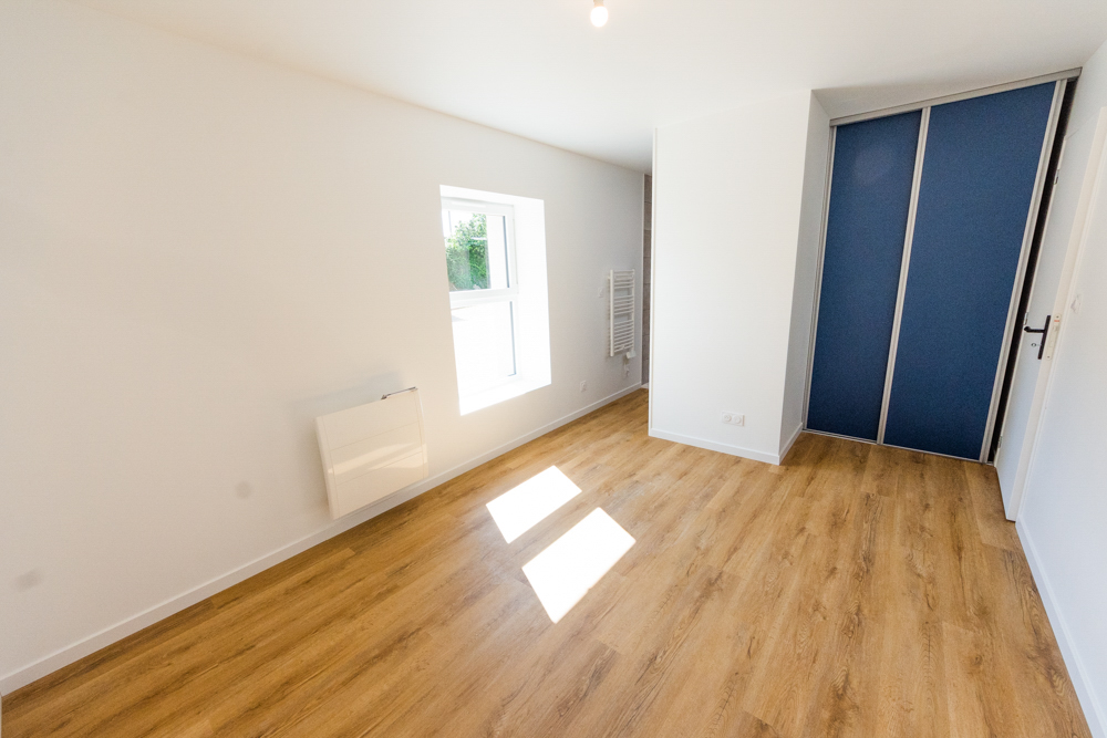MAISON INDIVIDUELLE ENTIEREMENT RENOVEE 165M² - 4 CHAMBRES - DEPENDANCE 90M² SUR TERRAIN DE 1600M² photo 4