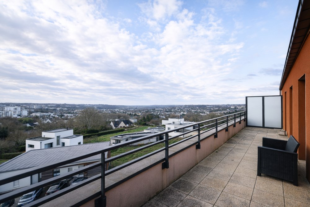 APPARTEMENT T2 DE 2017 - LUMINEUX - 1 CHAMBRE - GRANDE TERRASSE SANS VIS A VIS - ASCENSEUR - RT2012 - PARKING PRIVE