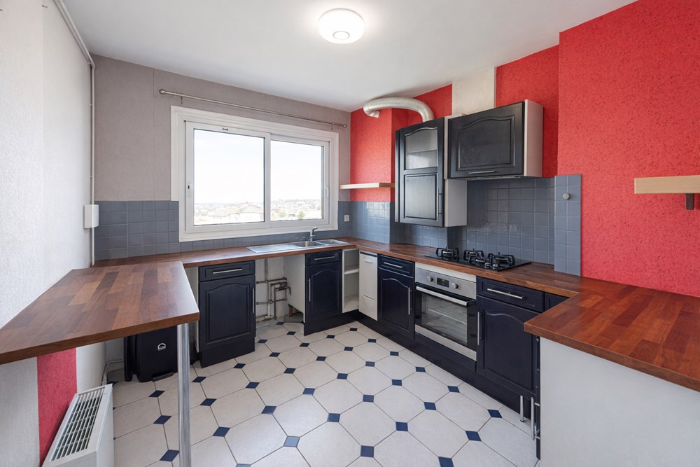 APPARTEMENT DE 78 M2 - 3 CHAMBRES - LUMINEUX - DERNIER ETAGE - ASCENSEUR - DALLE BETON - SANS VIS A VIS photo 3