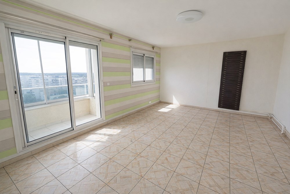 APPARTEMENT DE 78 M2 - 3 CHAMBRES - LUMINEUX - DERNIER ETAGE - ASCENSEUR - DALLE BETON - SANS VIS A VIS photo 2