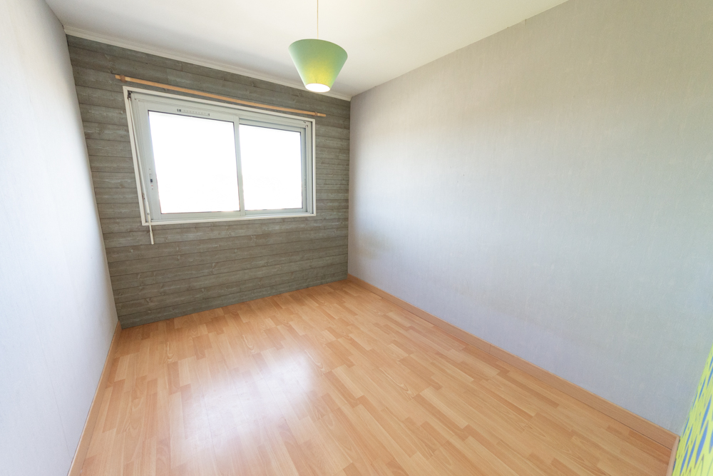 APPARTEMENT DE 78 M2 - 3 CHAMBRES - LUMINEUX - DERNIER ETAGE - ASCENSEUR - DALLE BETON - SANS VIS A VIS photo 4