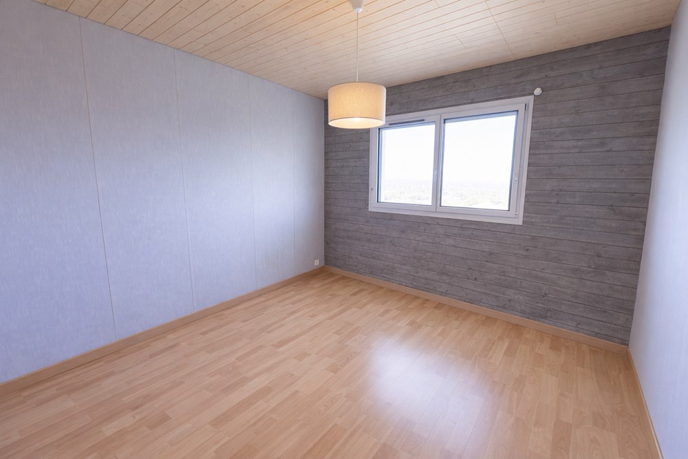 APPARTEMENT DE 78 M2 - 3 CHAMBRES - LUMINEUX - DERNIER ETAGE - ASCENSEUR - DALLE BETON - SANS VIS A VIS photo 4