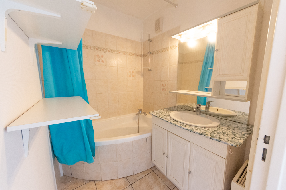 APPARTEMENT DE 78 M2 - 3 CHAMBRES - LUMINEUX - DERNIER ETAGE - ASCENSEUR - DALLE BETON - SANS VIS A VIS photo 5