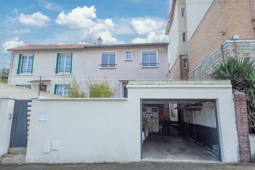 MAISON -