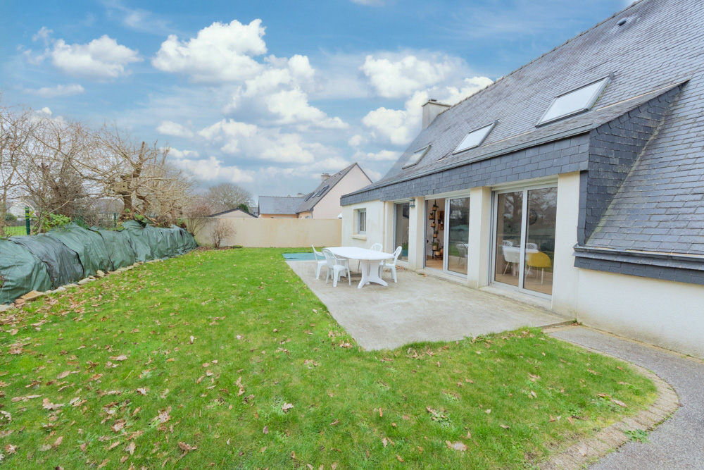 MAISON INDIVIDUELLE T7 151M² - PIECE DE VIE 60M² - 5 CHAMBRES - GARAGE - SUR TERRAIN CLOS DE 500M²