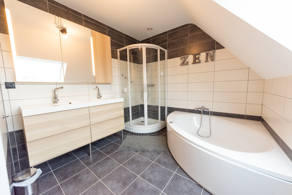 MAISON INDIVIDUELLE T7 151M² - PIECE DE VIE 60M² - 5 CHAMBRES - GARAGE - SUR TERRAIN CLOS DE 500M² photo 5