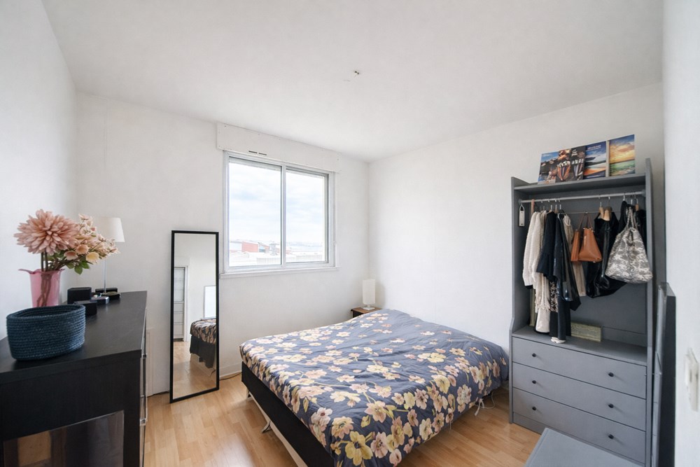 QUATRE MOULINS - APPARTEMENT T2 - LUMINEUX - 2EME ET DERNIER ETAGE - GARAGE - RIVE DROITE photo 4