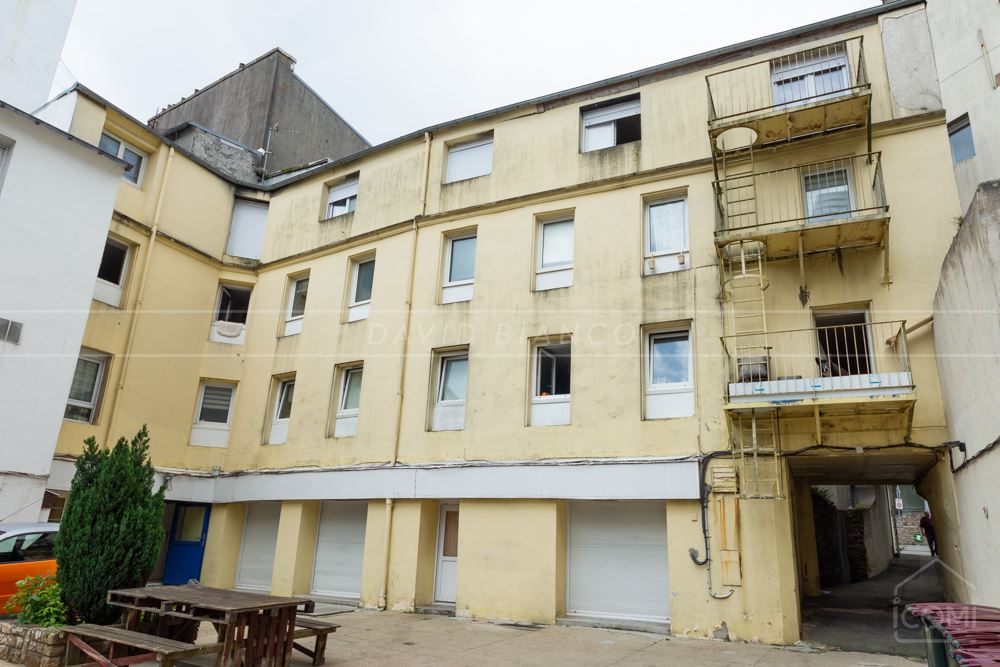 IMMEUBLE 300M² R+3 - 13 LOGEMENTS LOUES (STUDIOS AVEC SALLE D'EAU ET KITCHINETTE)
