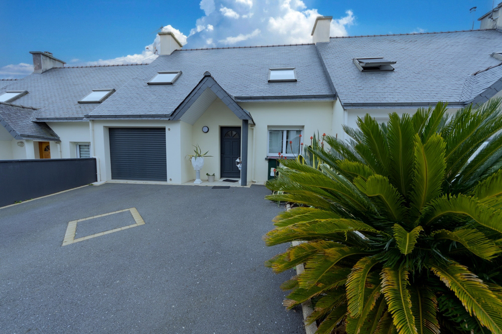 MAISON DE VILLE T5 95M² DE 2000 - 3 CHAMBRES - GARAGE - TERRASSE SUR TERRAIN CLOS DE 80M²
