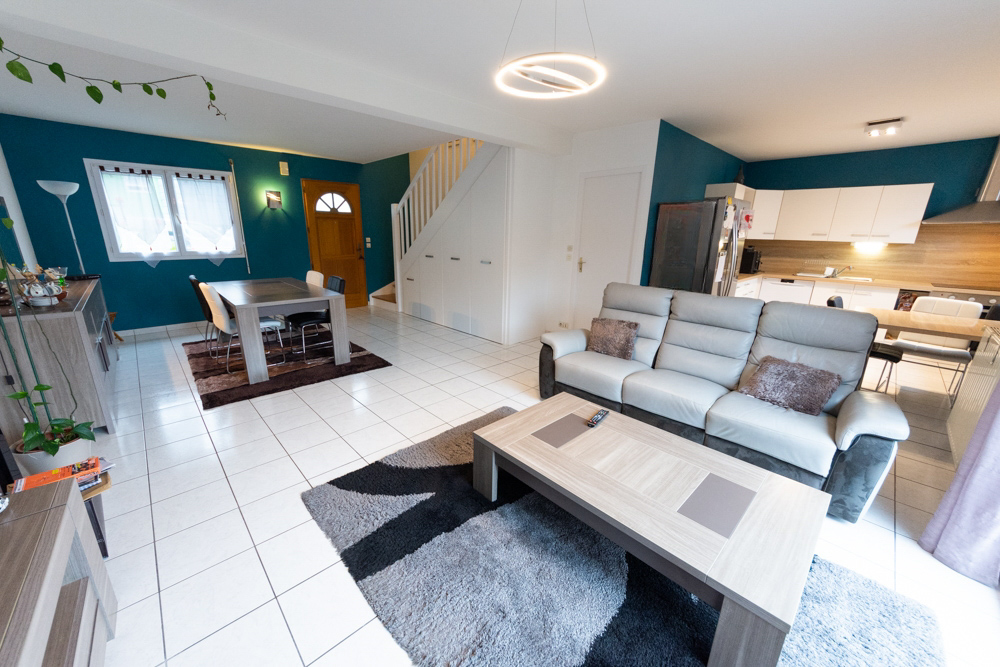 MAISON DE VILLE T5 95M² DE 2000 - 3 CHAMBRES - GARAGE - TERRASSE SUR TERRAIN CLOS DE 80M² photo 2