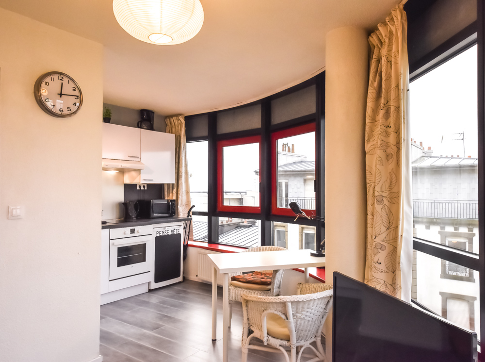 APPARTEMENT STUDIO MEUBLE DE 21 M2 AVEC VUE IMPRENABLE SITUE AU 4 EME ETAGE AVEC ASCENSEUR - LOCATAIRE EN PLACE photo 5