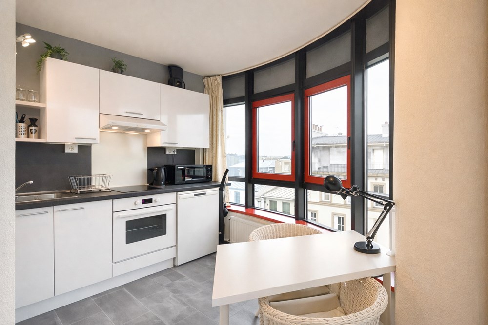 APPARTEMENT STUDIO MEUBLE DE 21 M2 AVEC VUE IMPRENABLE SITUE AU 4 EME ETAGE AVEC ASCENSEUR - LOCATAIRE EN PLACE photo 3
