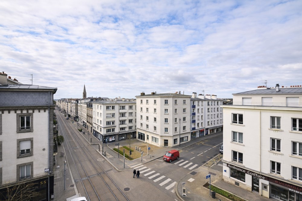 APPARTEMENT STUDIO MEUBLE DE 21 M2 AVEC VUE IMPRENABLE SITUE AU 4 EME ETAGE AVEC ASCENSEUR - LOCATAIRE EN PLACE photo 2