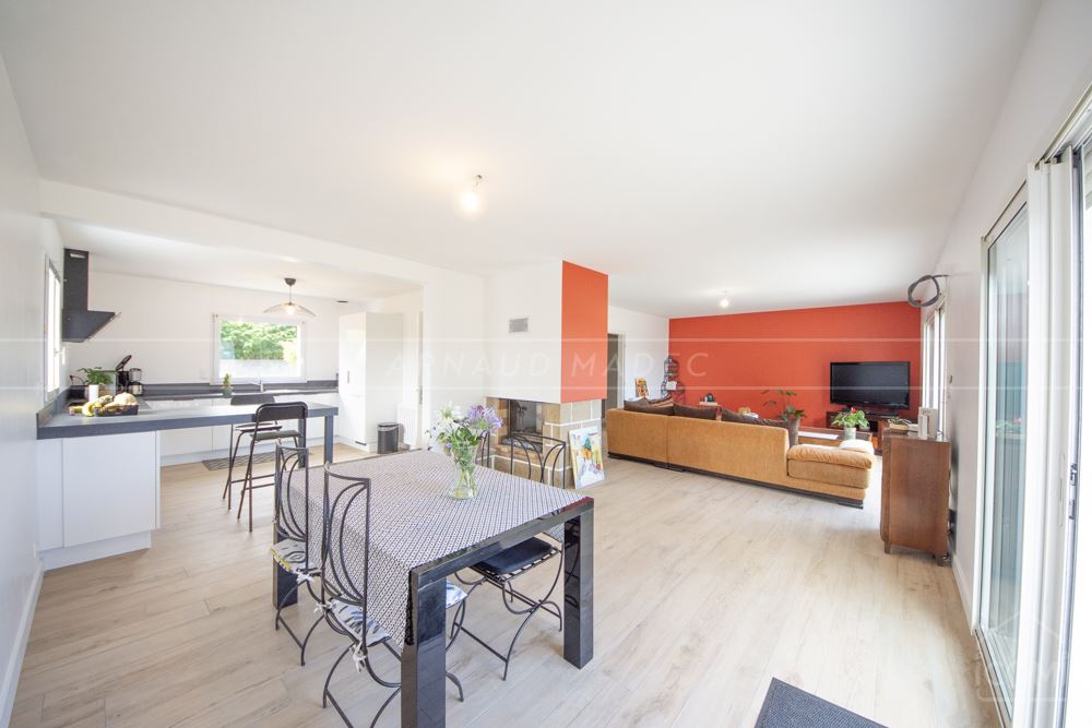 MAISON T7 - PIECE DE VIE TRIPLE - 4 CHAMBRES - SOUS SOL COMPLET - ESPACE PROPRIETAIRE DE PLAIN PIED - RENOVATION RECENTE - TERRASSE photo 5