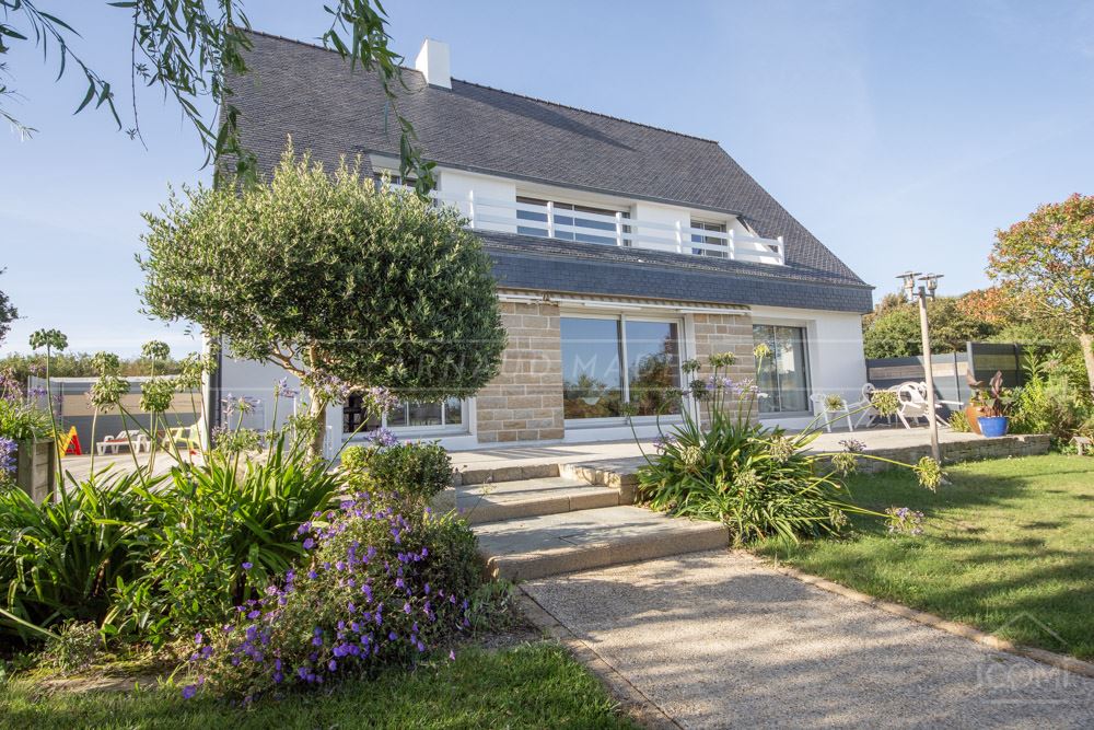 MAISON T7 - PIECE DE VIE TRIPLE - 4 CHAMBRES - SOUS SOL COMPLET - ESPACE PROPRIETAIRE DE PLAIN PIED - RENOVATION RECENTE - TERRASSE photo 3